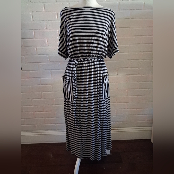 Chris & Carol Dresses & Skirts - Chris & Carol Jersey Dress With Black and Gray Stripes